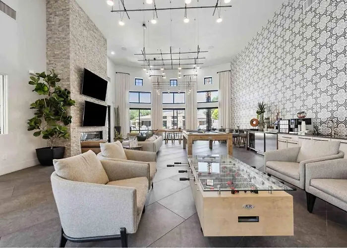 Boulevard Luxe 2br By The Stadium Pool Parking Gym 08 Glendale