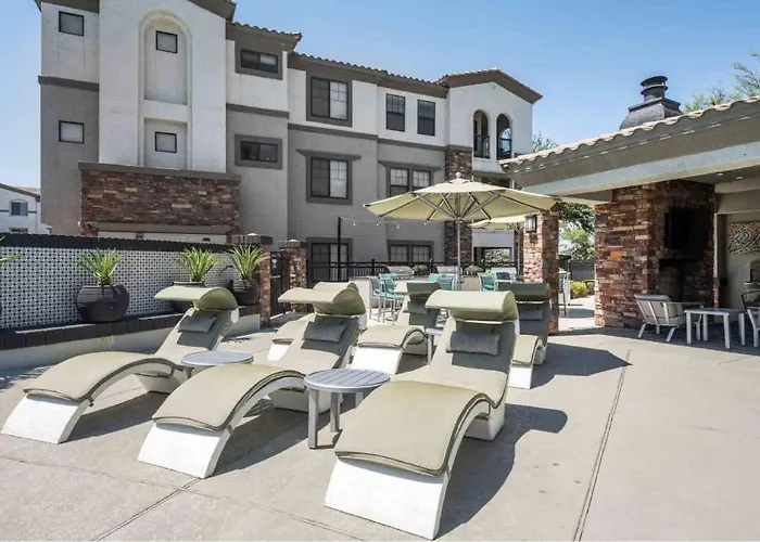 Boulevard Luxe 2br By The Stadium Pool Parking Gym 08