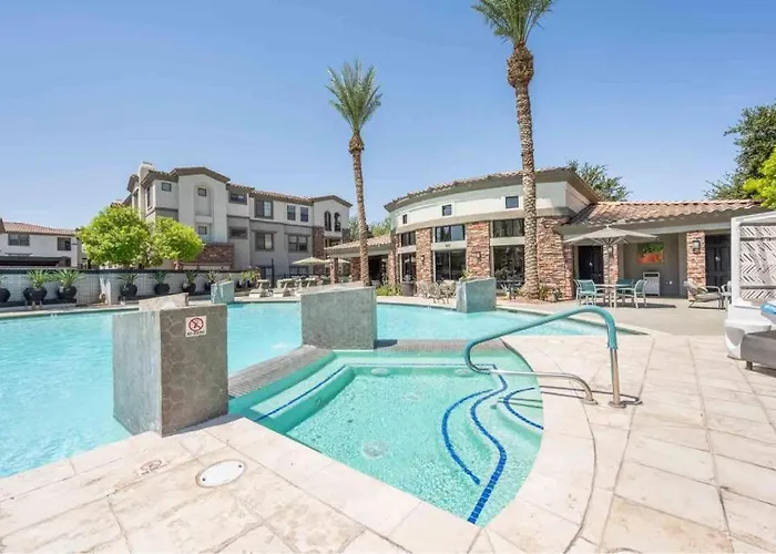 Boulevard Luxe 2br By The Stadium Pool Parking Gym 08