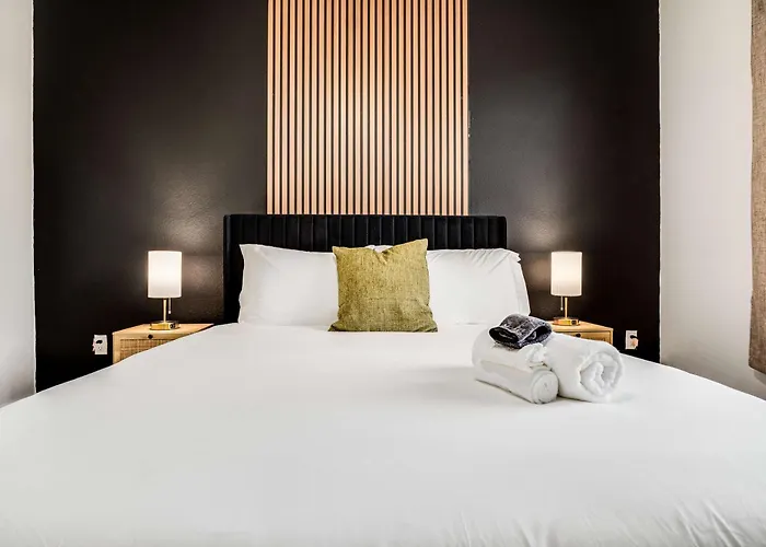 Boulevard Luxe 2br By The Stadium Pool Parking Gym 08