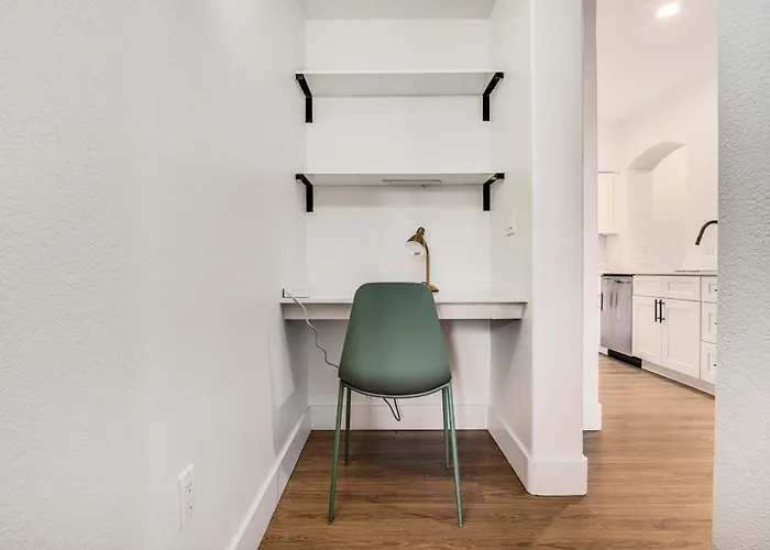 Boulevard Luxe 2br By The Stadium Pool Parking Gym 08