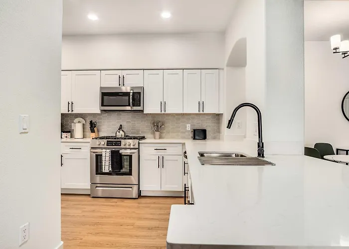 Boulevard Luxe 2br By The Stadium Pool Parking Gym 08 * Glendale