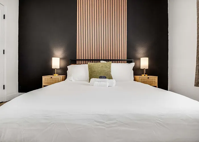 Boulevard Luxe 2br By The Stadium Pool Parking Gym 08