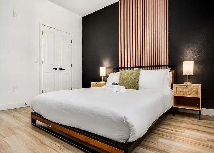 Boulevard Luxe 2br By The Stadium Pool Parking Gym 08 Apartment *
