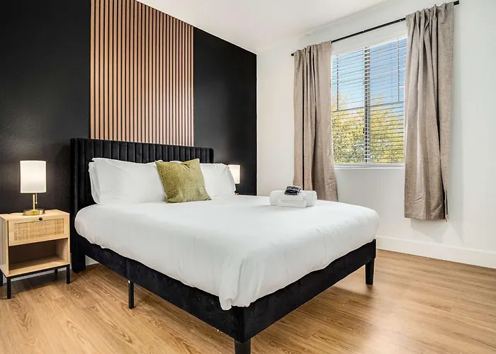 Boulevard Luxe 2br By The Stadium Pool Parking Gym 08 Apartment Glendale