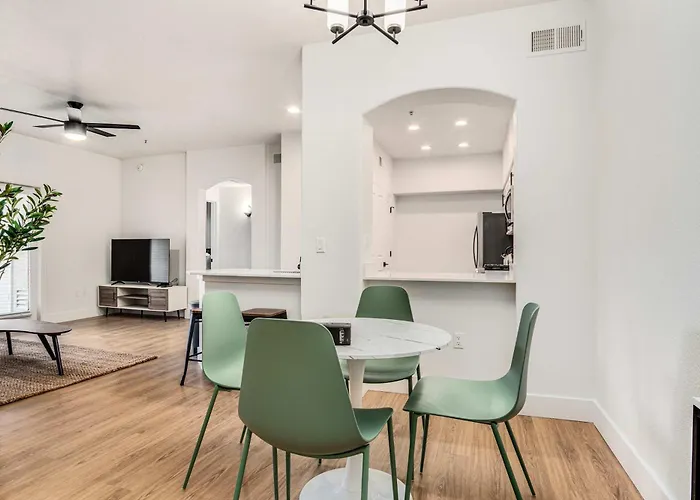 Boulevard Luxe 2br By The Stadium Pool Parking Gym 08 Apartment *