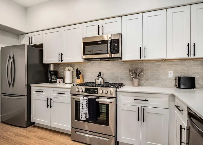 Boulevard Luxe 2br By The Stadium Pool Parking Gym 08 Apartment