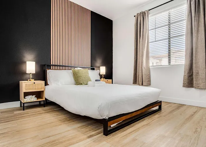 Boulevard Luxe 2br By The Stadium Pool Parking Gym 08